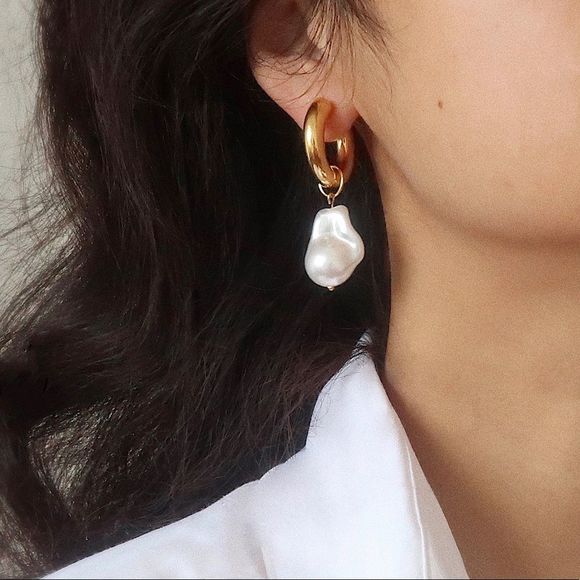 💕Baroque Pearl Bold Earrings - Picture 1 of 6